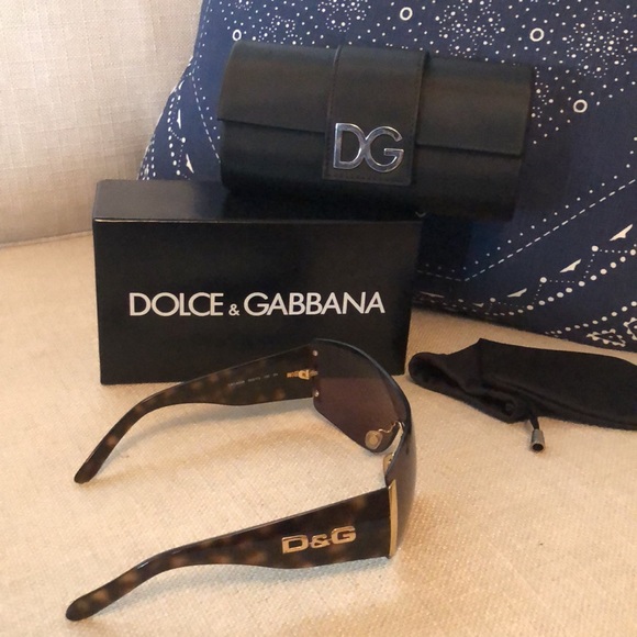 Dolce & Gabbana sunglasses - Picture 2 of 3
